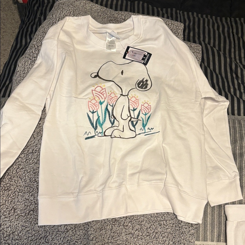 Peanuts White Pajama Set with Snoopy Design - Picture 2 of 8